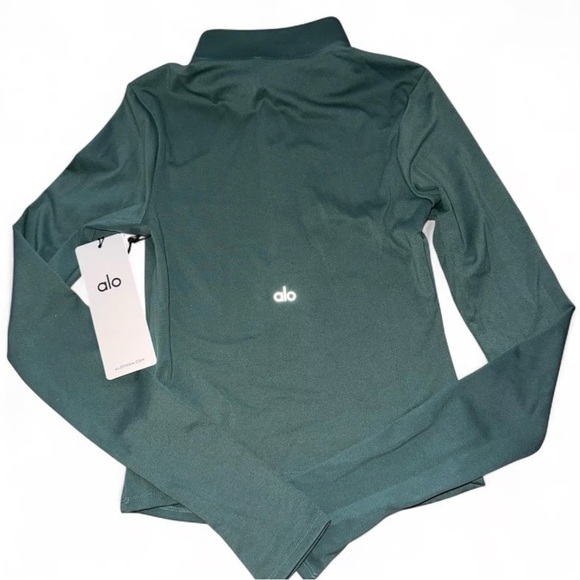 ALO Yoga 1/4 Zip Long Sleeve in Clover Green – M (Sold-Out Color) NWT - Picture 2 of 2